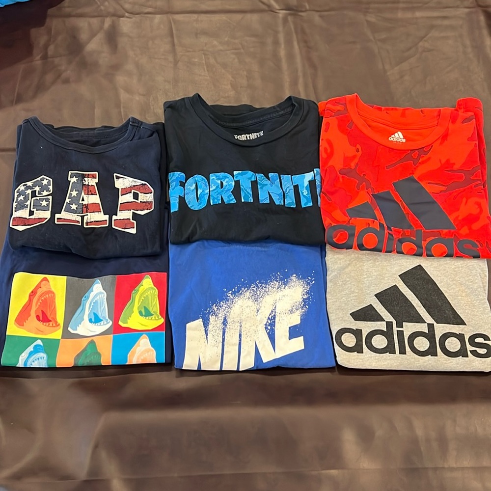 6 boys assorted medium tshirts